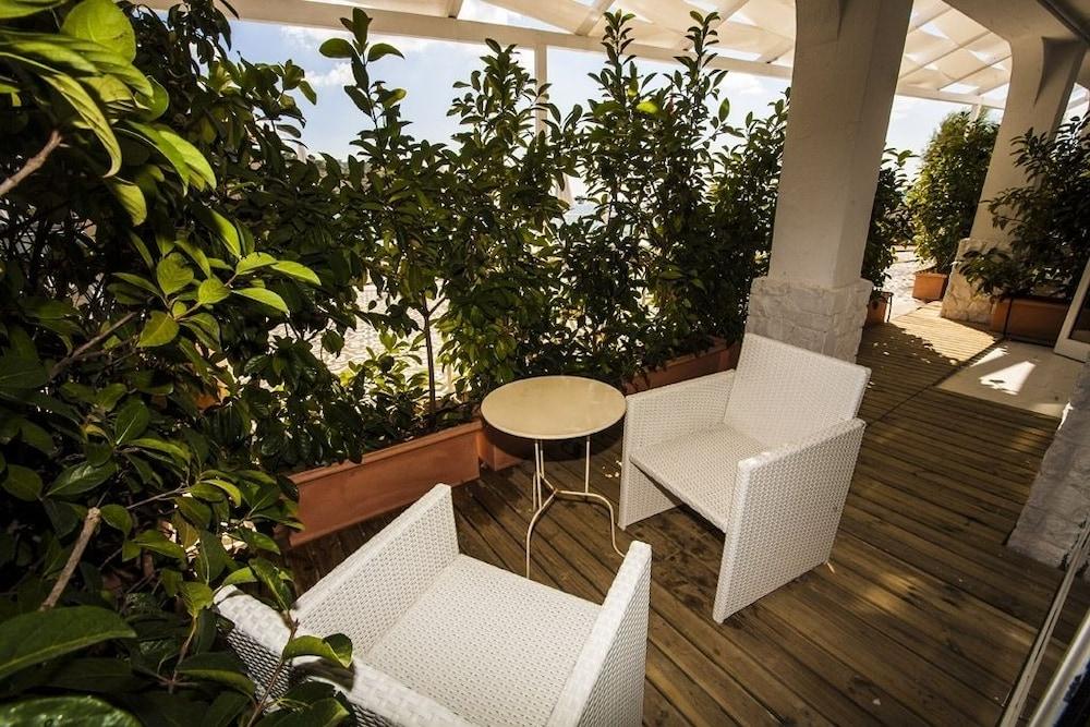 La Roccia Hotel 3*